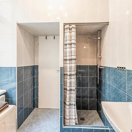 One-bedroom In 7 *